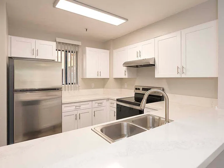 Del Norte Place Apartment Homes — Photo 2