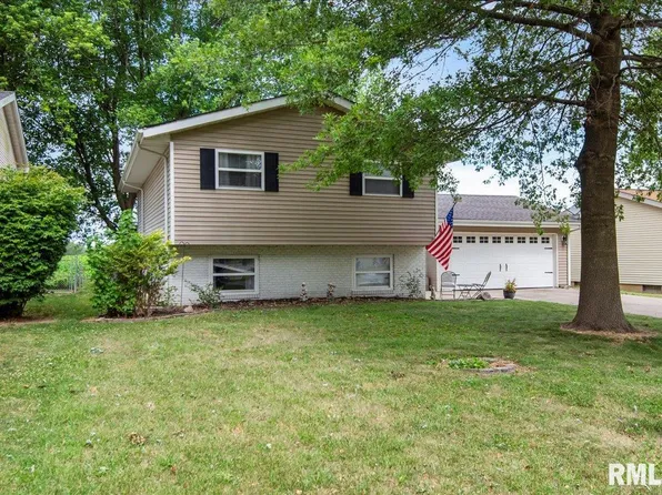 51 Buckingham Rd, Chatham, IL 62629