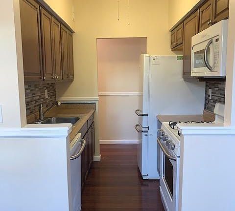5th image of 400 Maryland Ave APT 3C