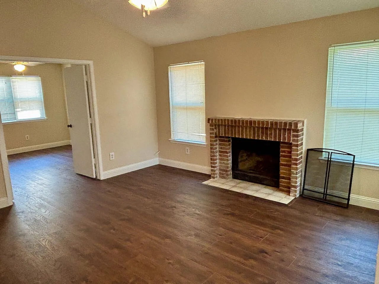 2 bed, 1.0 bath, 1127 sqft, $1,725 — Photo 4