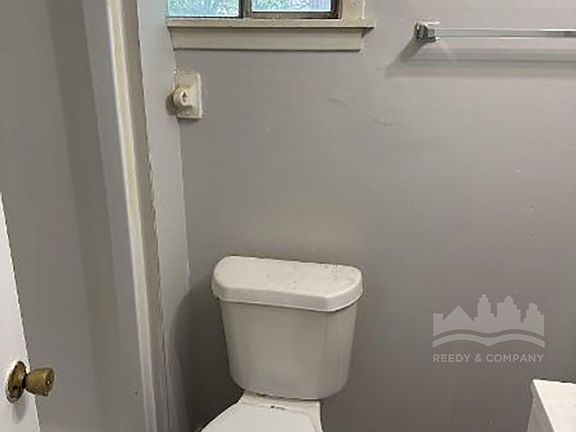 4th image of 1240 Robin Hood Ln