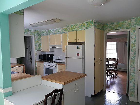 Kitchen with breakfast nook