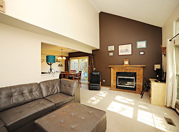 3rd image of 1028 N Knollwood Dr