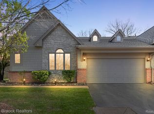 7249 Crackling Creek Cir, West Bloomfield, MI