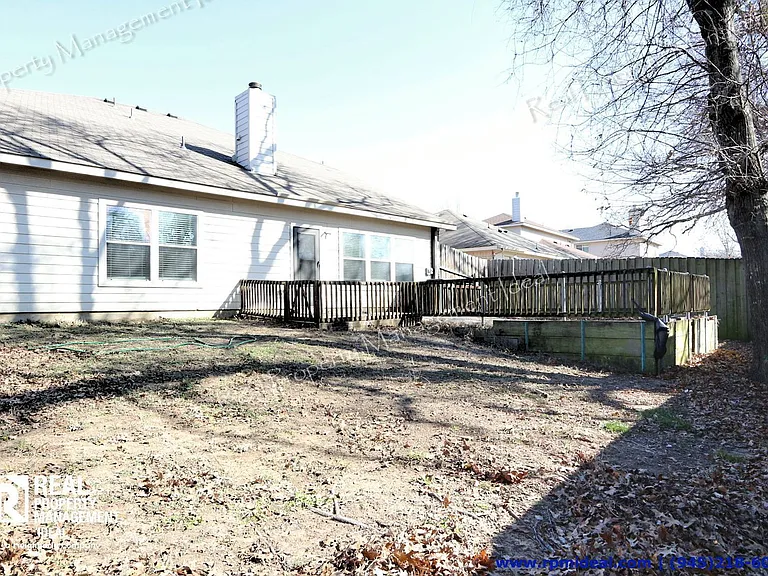 1910 Pin Oak Ln — Photo 33