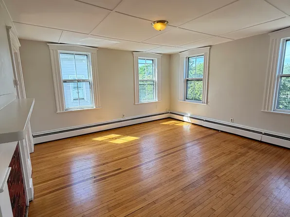 175 Boston St #4, Salem, MA 01970