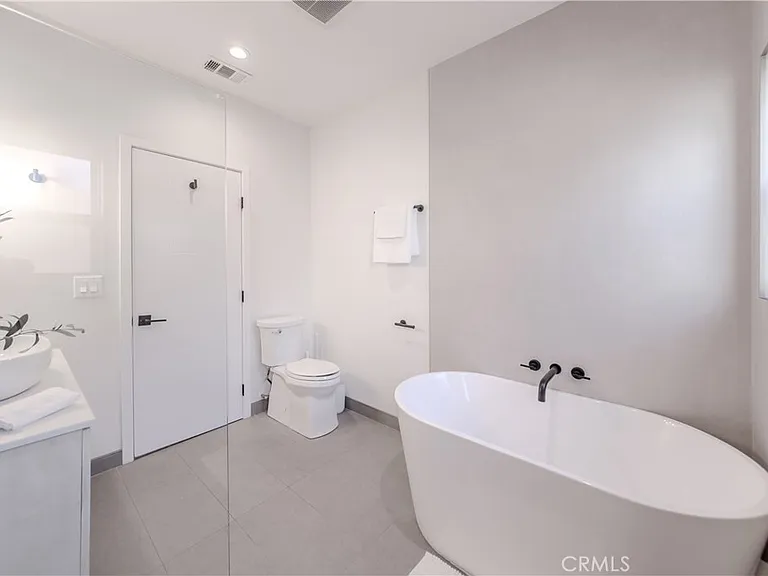 507 N Formosa Ave — Photo 8
