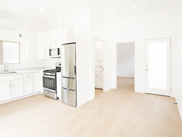 8330 Lilienthal Ave #8334 — Photo 12