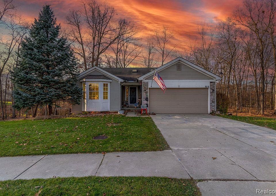 1st image of 939 Andover Woods Dr