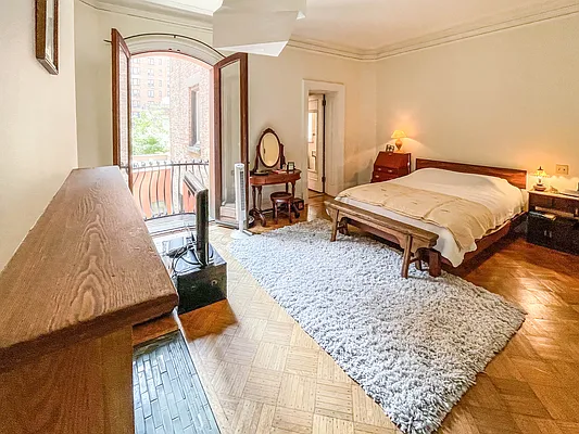 Sold by Compass | media 8