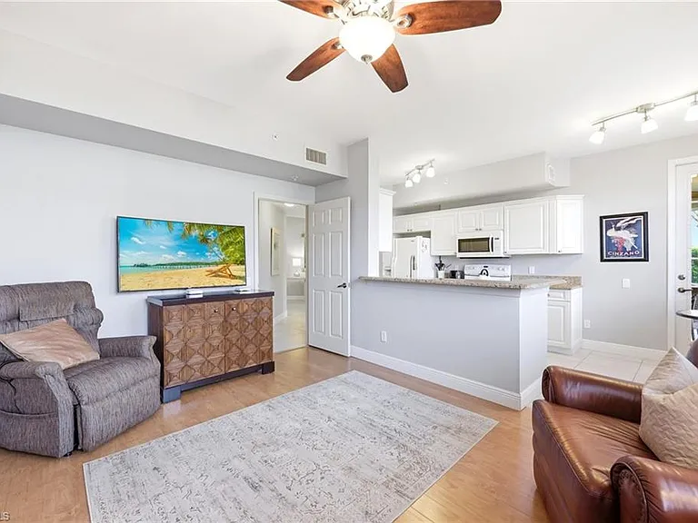 300 L Ambiance Cir #102 — Photo 13