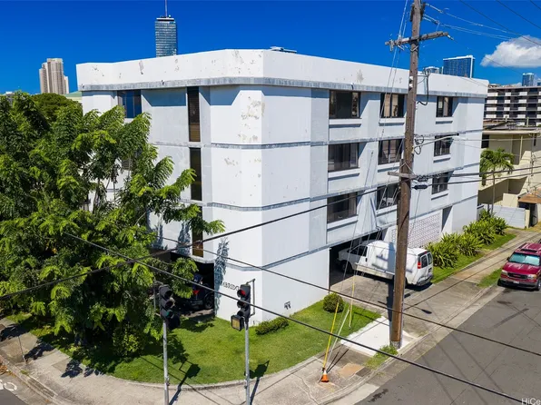 922 McCully St, Honolulu, HI 96826