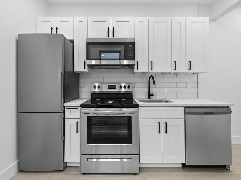 34-32 43rd St #3R — Photo 3