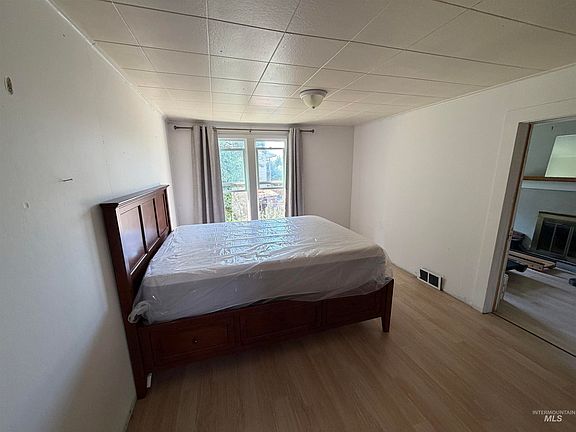 3rd image of 1021 Orchard Ave