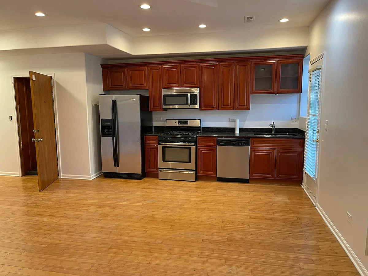Building Photo - 5347 S Calumet Ave #2