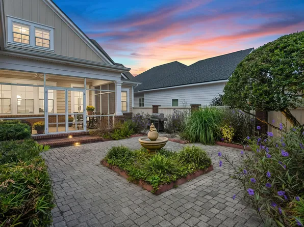 284 Champion Ct, Destin, FL 32541