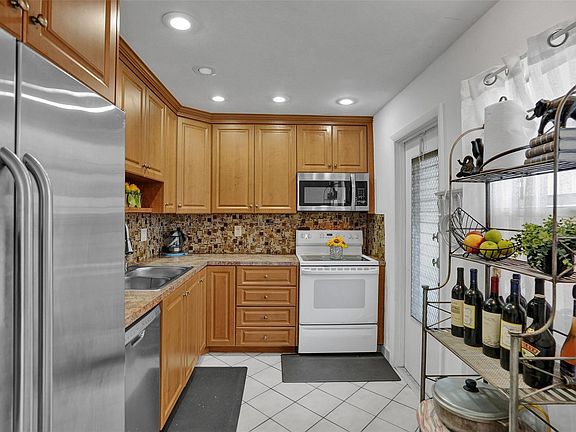 4th image of 4270 NW 40th Street #111
