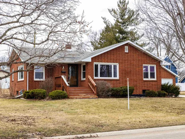 526 N Simmons St, Stockton, IL 61085