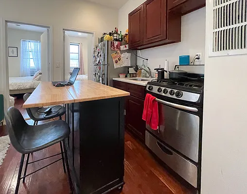 Rented by Kahen Properties | media 15