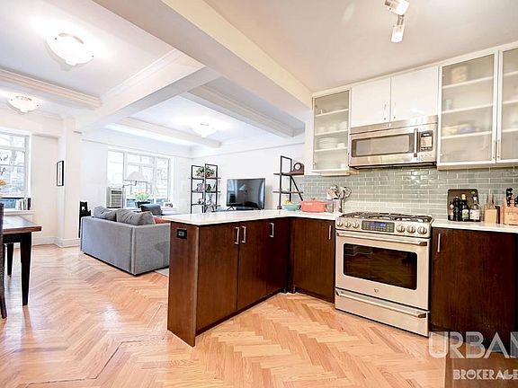 2nd image of 10 W 74th St APT 2B