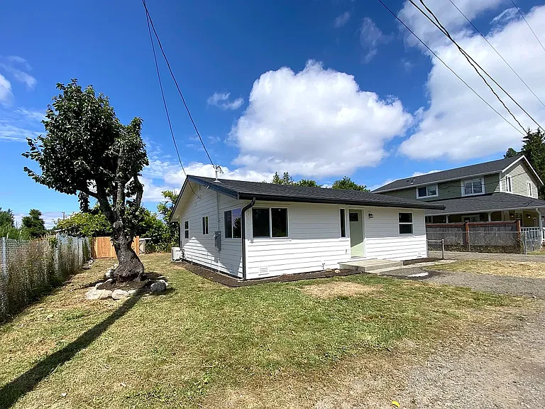 1743 SE Crawford Rd — Photo 21