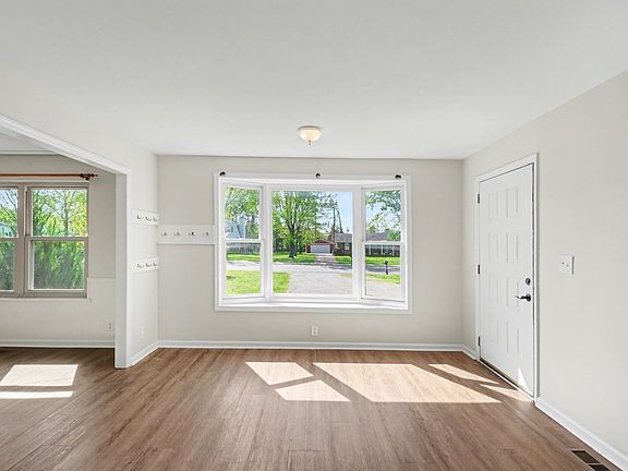 4th image of 815 Stonebrook Blvd