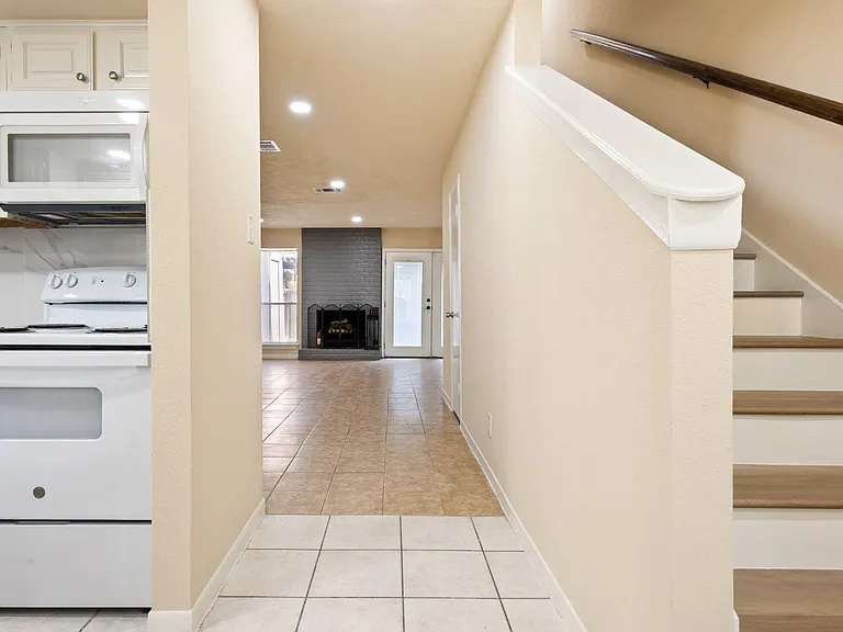 5921 Arncliffe Dr #5921 — Photo 3