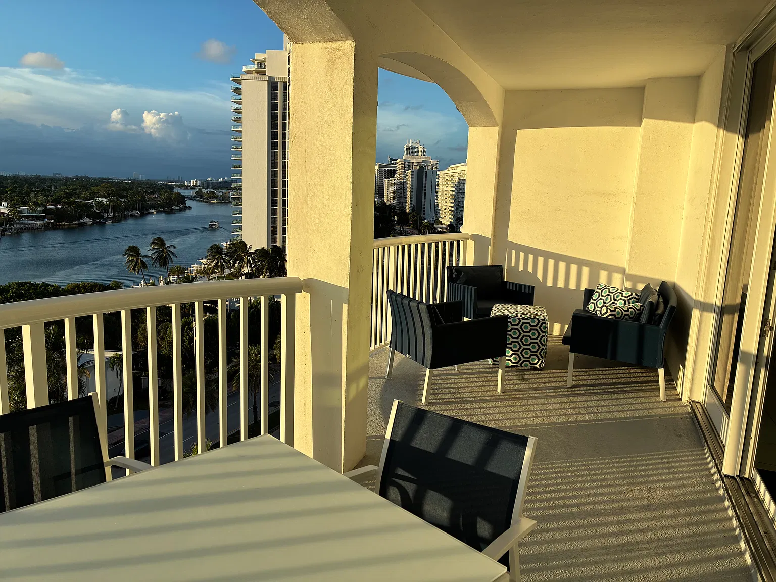 Studio, 570 sqft, $2,200 — Photo 2