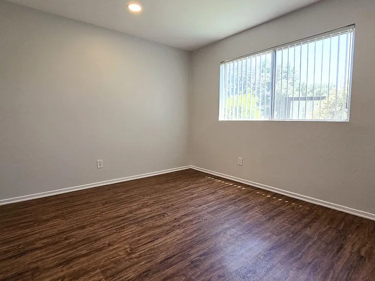18411 Vincennes Street — Photo 92