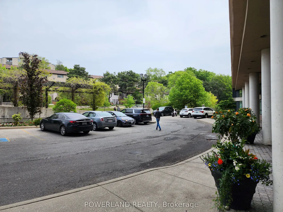Building Photo - 18 Valley Woods Rd #815