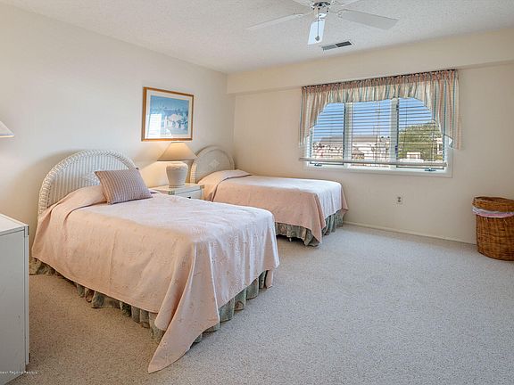 2nd image of 2300 Long Beach Blvd #5