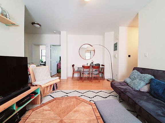 3rd image of 325 1st St APT B1