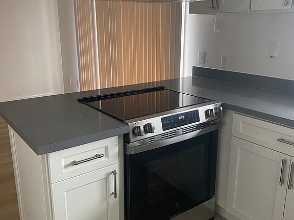 5th image of 338 Keller St APT D