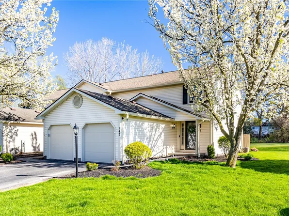 143 Courtshire Ln, Penfield, NY 14526