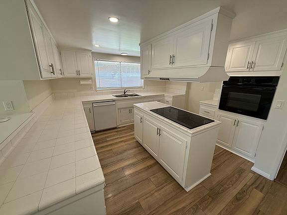 3rd image of 1119 Coventry Dr