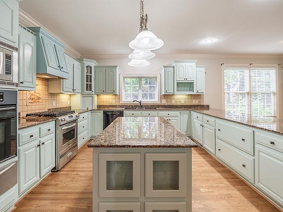 5th image of 323 Waters Rd