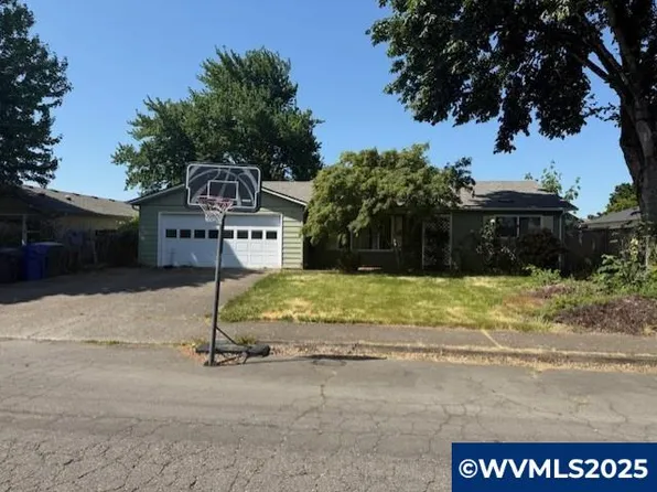 4705 Regal Dr NE, Salem, OR 97301