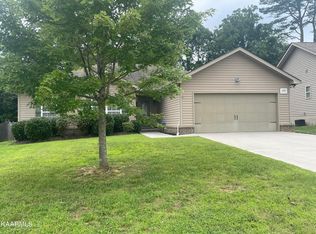 1928 Mahogany Wood Trl, Knoxville, TN 37920