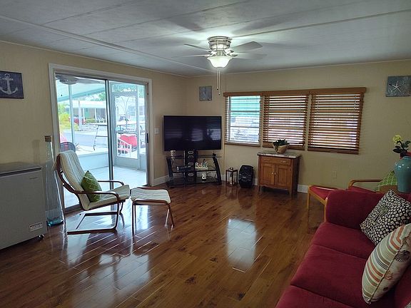 5th image of 396 Captiva St