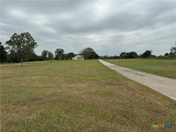 2205 S Laurent St, Victoria, TX 77901
