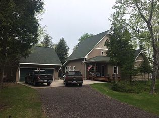 3009 Lakeshore Dr, Calumet, MI 49913