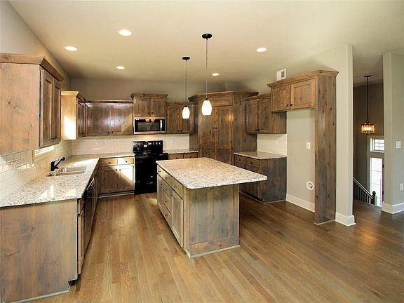 5th image of 11327 Parkview Ave