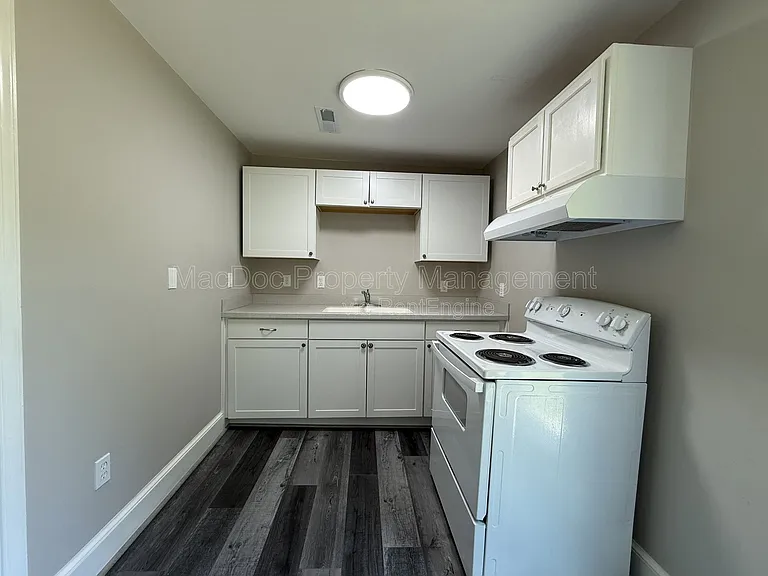 210 Milford St #B — Photo 7