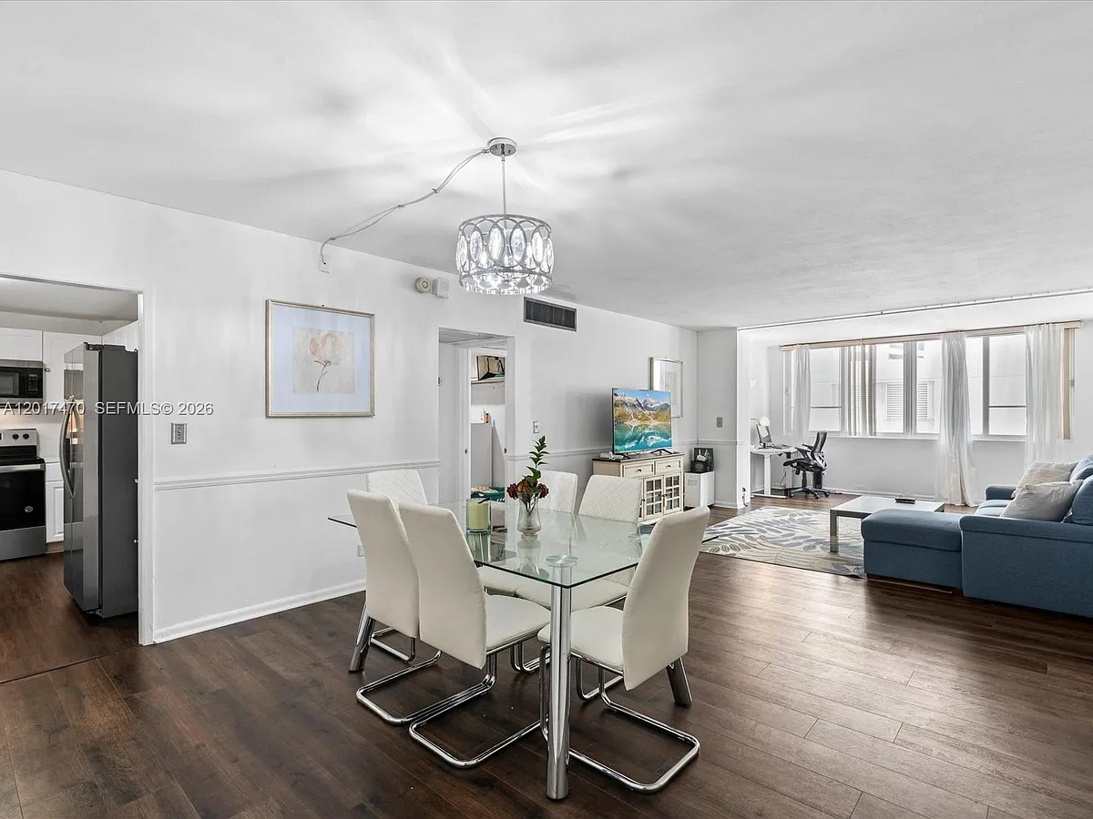 Building Photo - 5005 Collins Ave #222