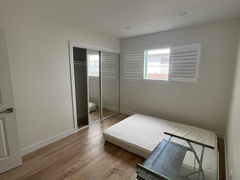 Grace Ave — Photo 6
