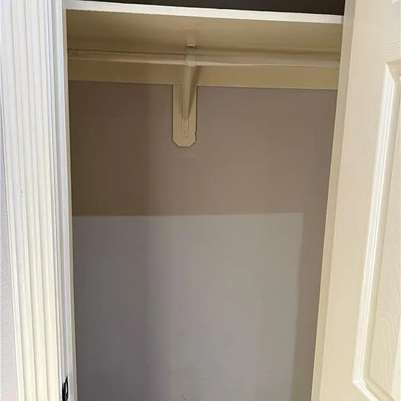2218 N Wilson Dr — Photo 3