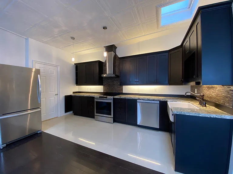 385 Jane St #UPPER FRONT — Photo 6