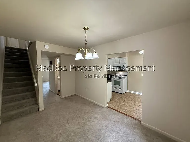14611 Earlham Ct — Photo 8