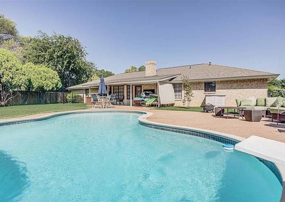 1st image of 1308 Woods Dr