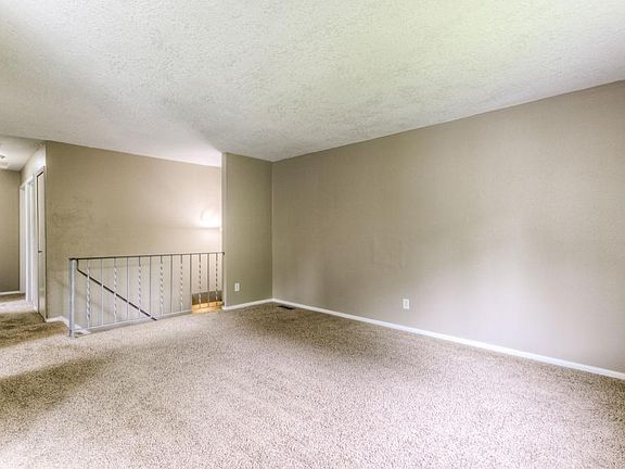 5th image of 1066 Regency Dr